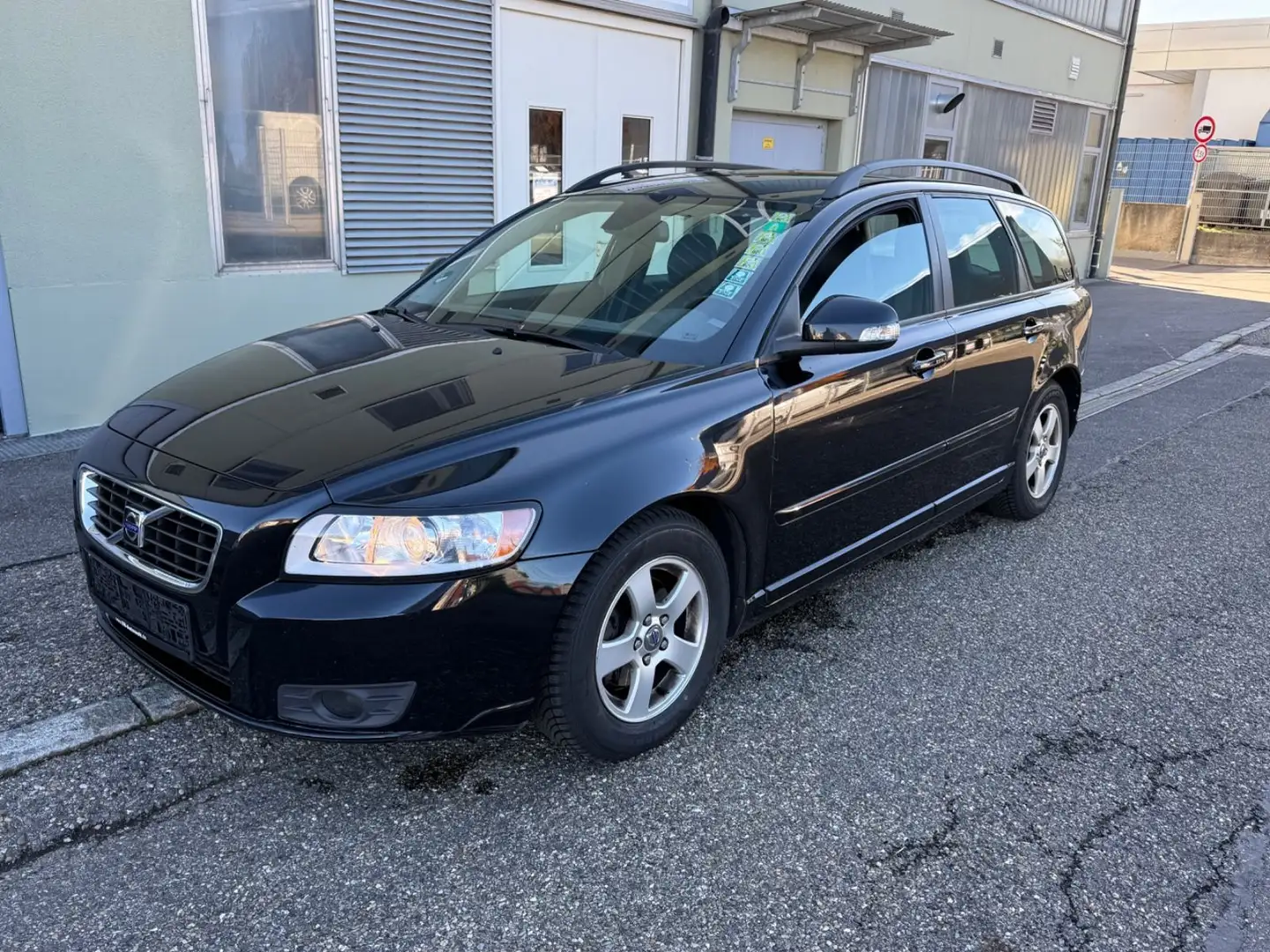 Volvo V50 Kombi 1.6 D EURO-4/TÜV 06.2026 Schwarz - 2