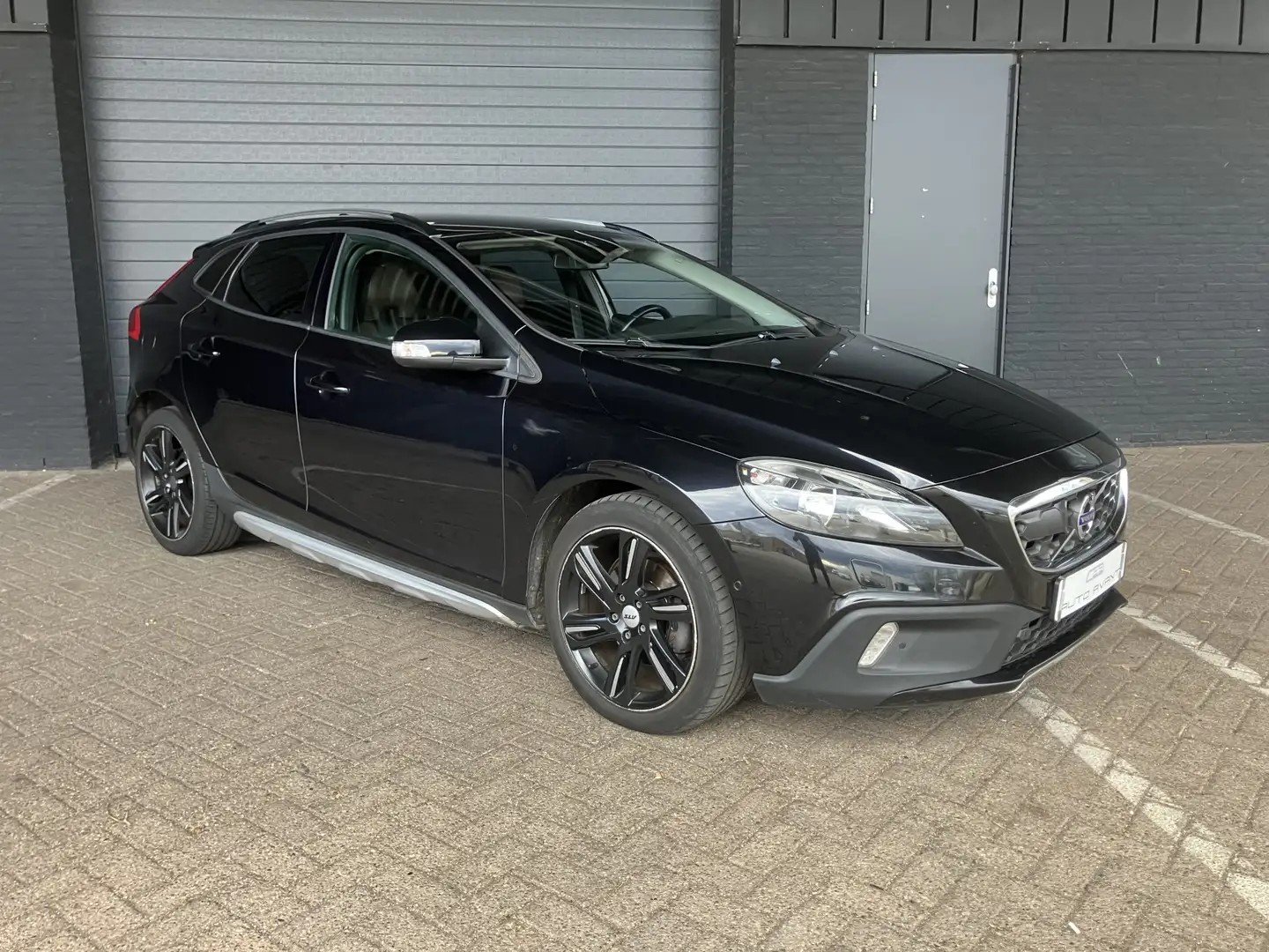 Volvo V40 Cross Country 1.6 D2 Summum Negru - 1