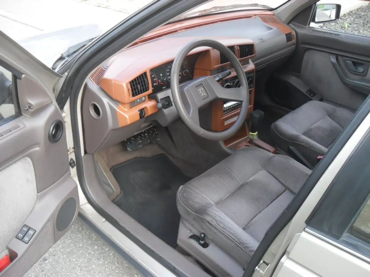 Peugeot 405 SRI Climatisse Automatik Tolle Ausstattung!!!, foto 9