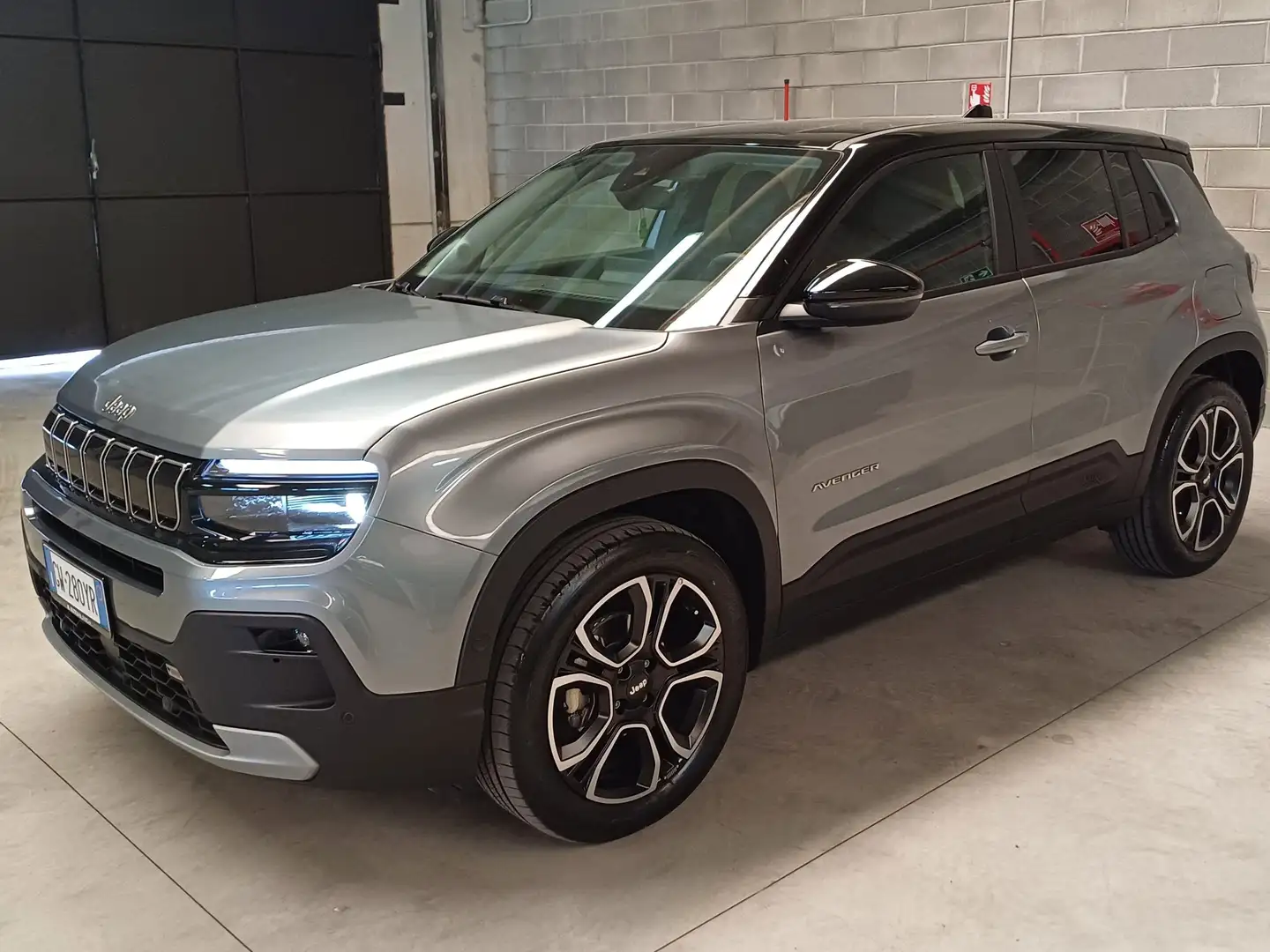 Jeep Avenger Avenger 1.2 turbo Summit fwd 100cv Grau - 1