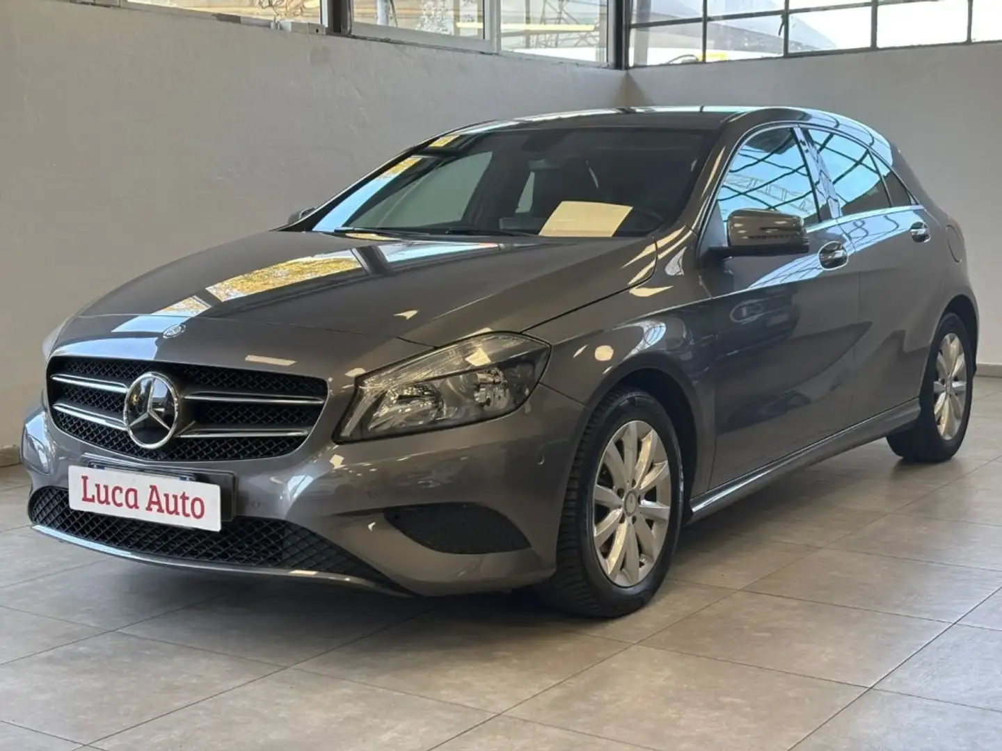 Mercedes-Benz A 180 CDI BlueEFF. *SEDILI RISCALDATI*NAVIGATORE*PELLE* Grigio - 2