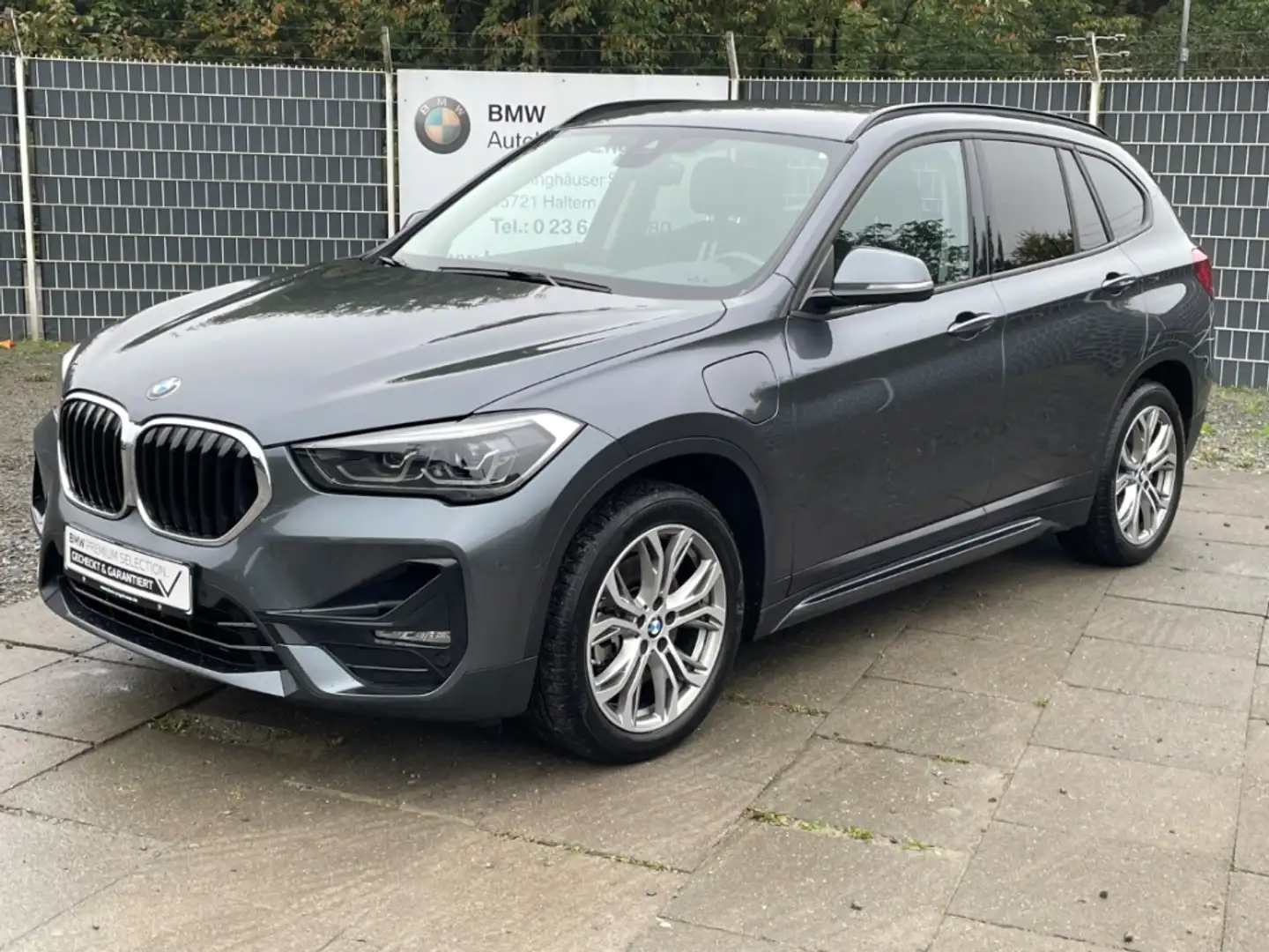 BMW X1 xDrive25e Sport Line Navi eSitze Rfkamea SHZ Grau - 1