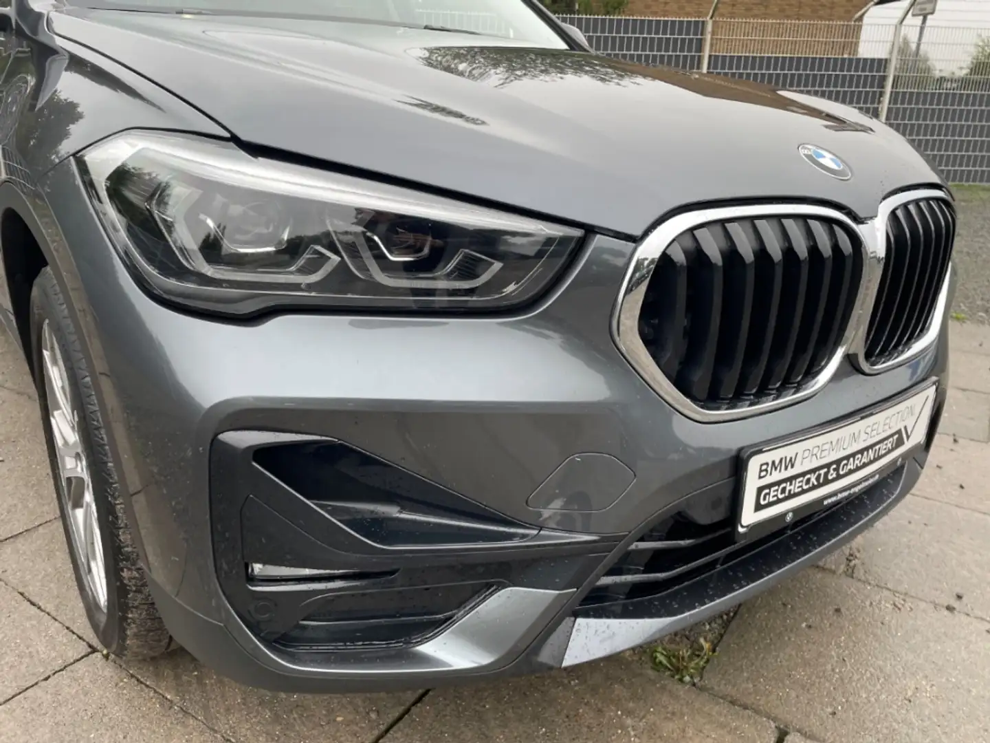BMW X1 xDrive25e Sport Line Navi eSitze Rfkamea SHZ Grau - 2