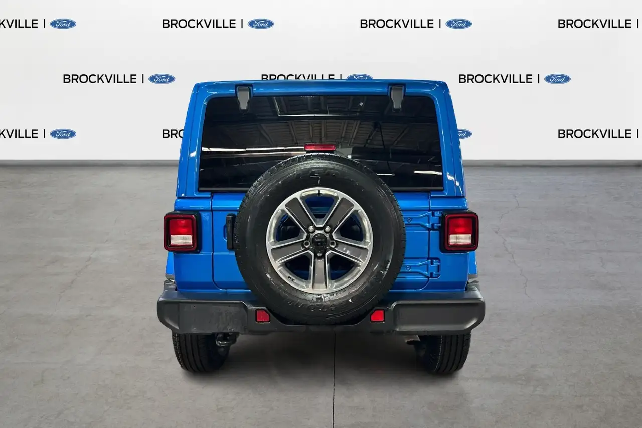 Jeep Wrangler снимка Jeep Wrangler