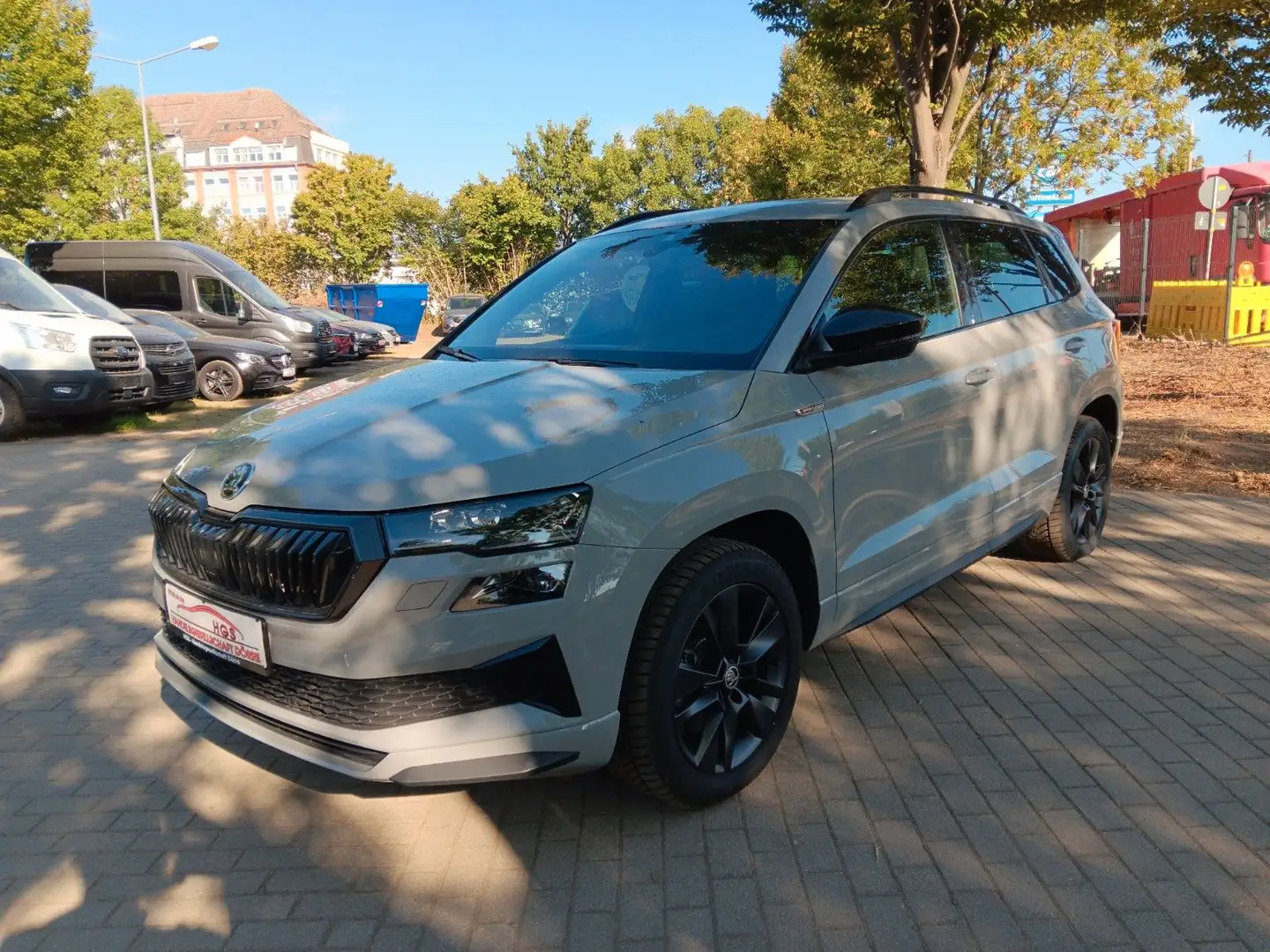 Skoda Karoq Sportline Navi LED Kamera Klima Sitzheiz. Gris - 1