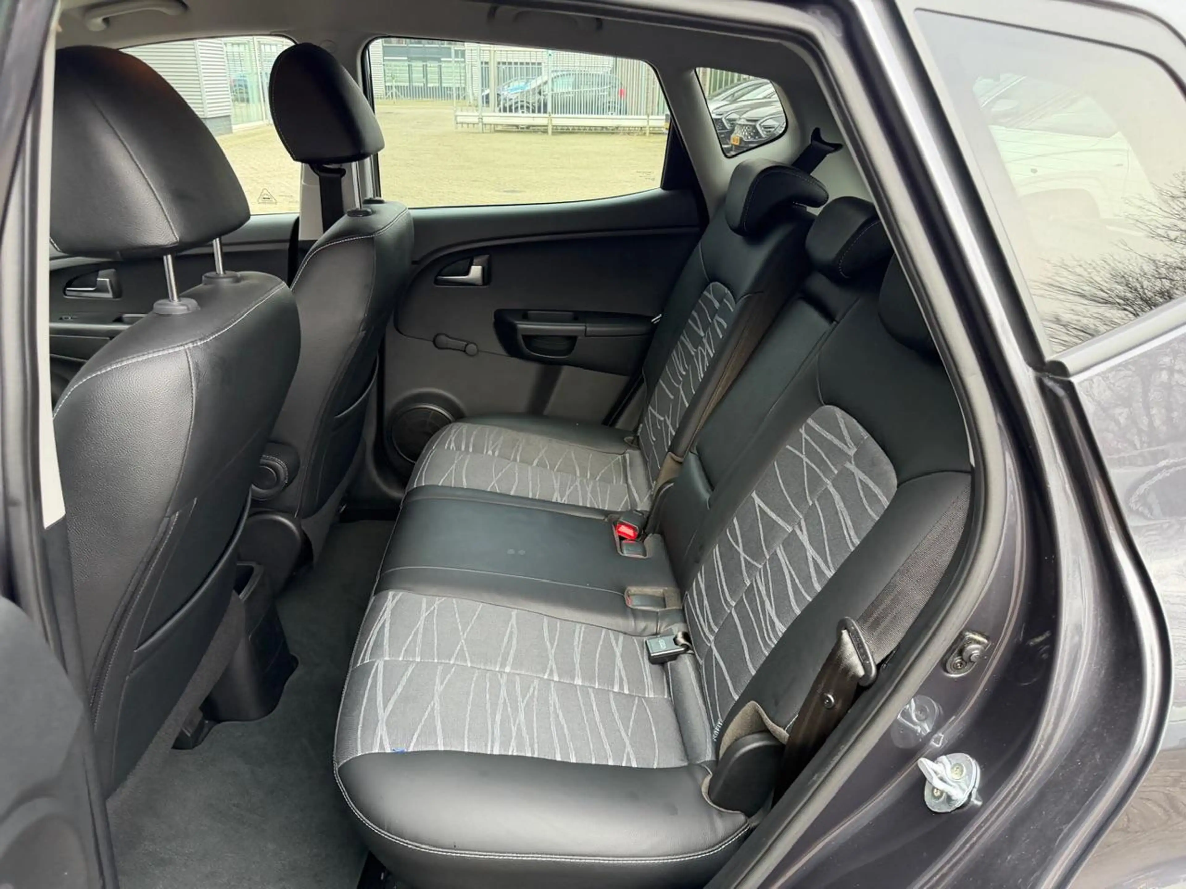 Kia Venga 1.4 CVVT 90pk DynamicPlusLine |  NL Auto | 1e Eige — photo 12