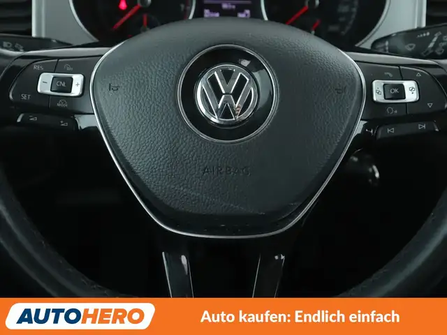 Volkswagen Golf view 19