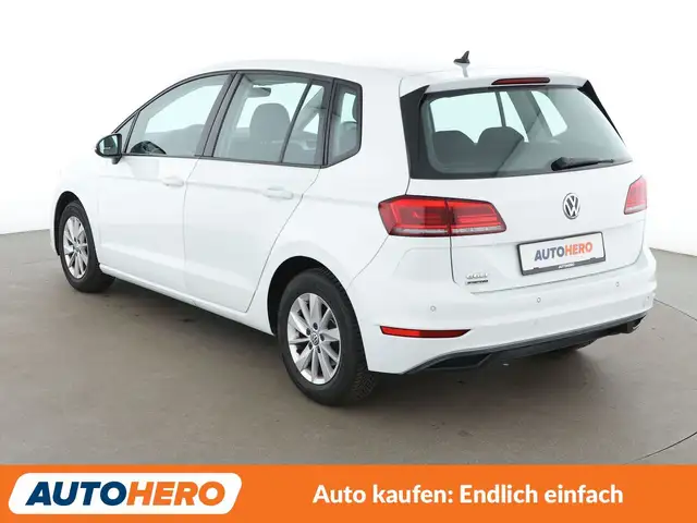 Volkswagen Golf view 4
