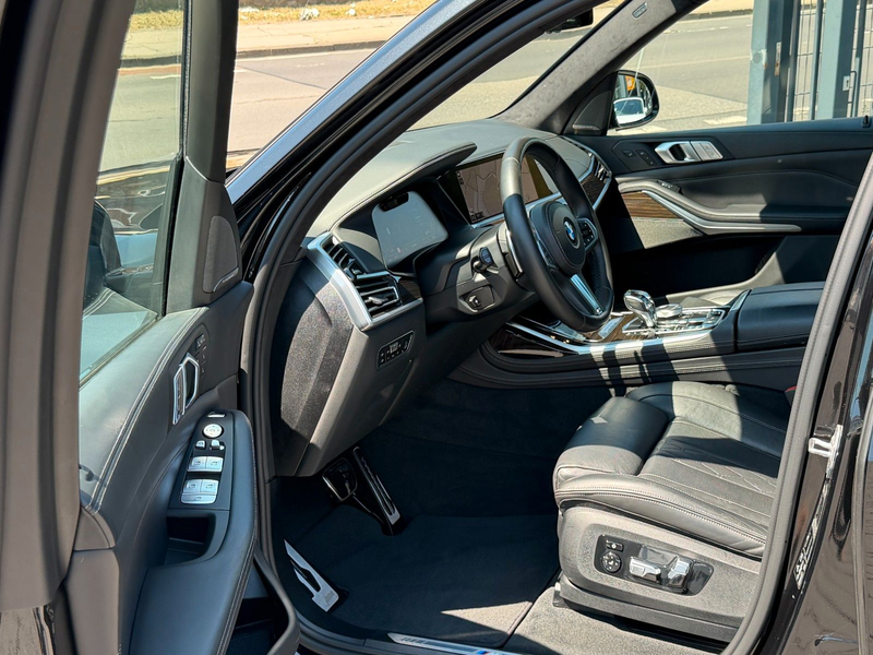 BMW X7 xDrive 30 d  Glas - Sky - M Sportpaket /// — photo 12