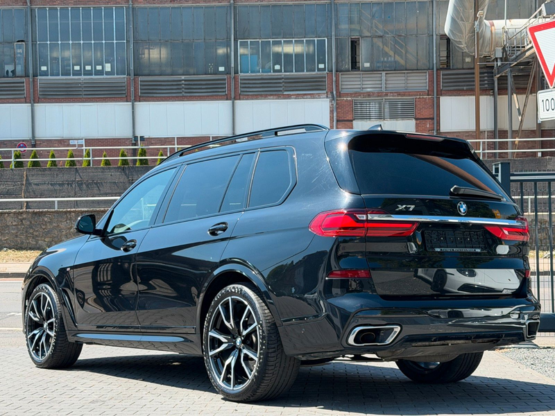 BMW X7 xDrive 30 d  Glas - Sky - M Sportpaket /// — photo 9