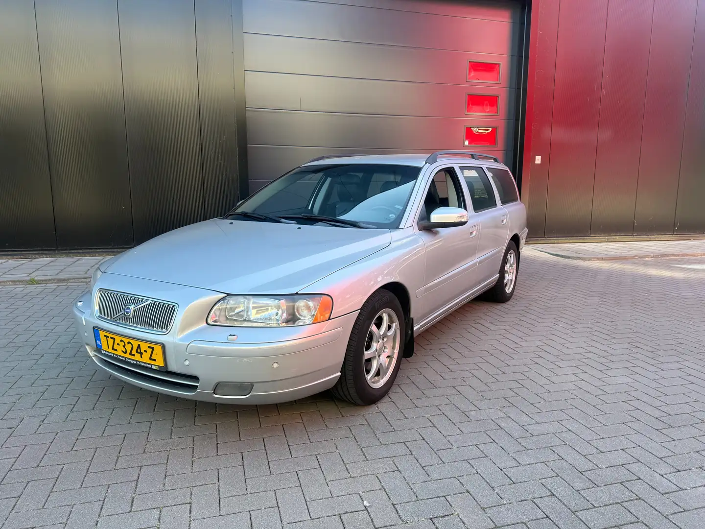 Volvo V70 V70 2.5T Edition Automaat Youngtimer Stříbrná - 1
