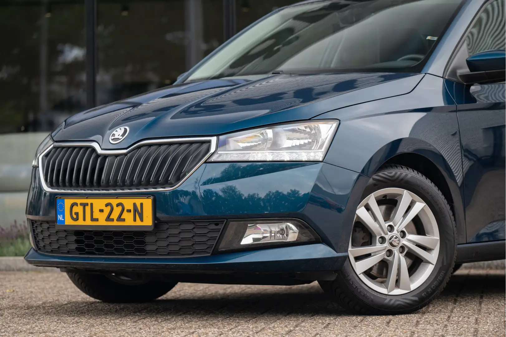 Skoda Fabia 1.0 TSI Ambition DSG | Camera | PDC | AppConnect | Blauw - 2