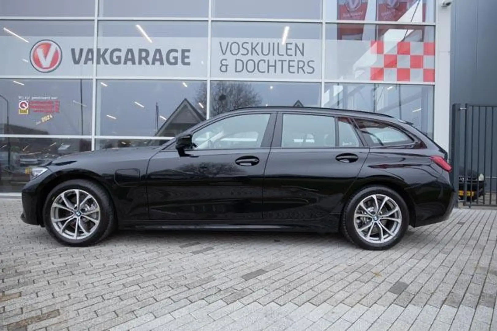 BMW 330 3-serie Touring 330e xDrive Touring Sport Line | T Noir - 2