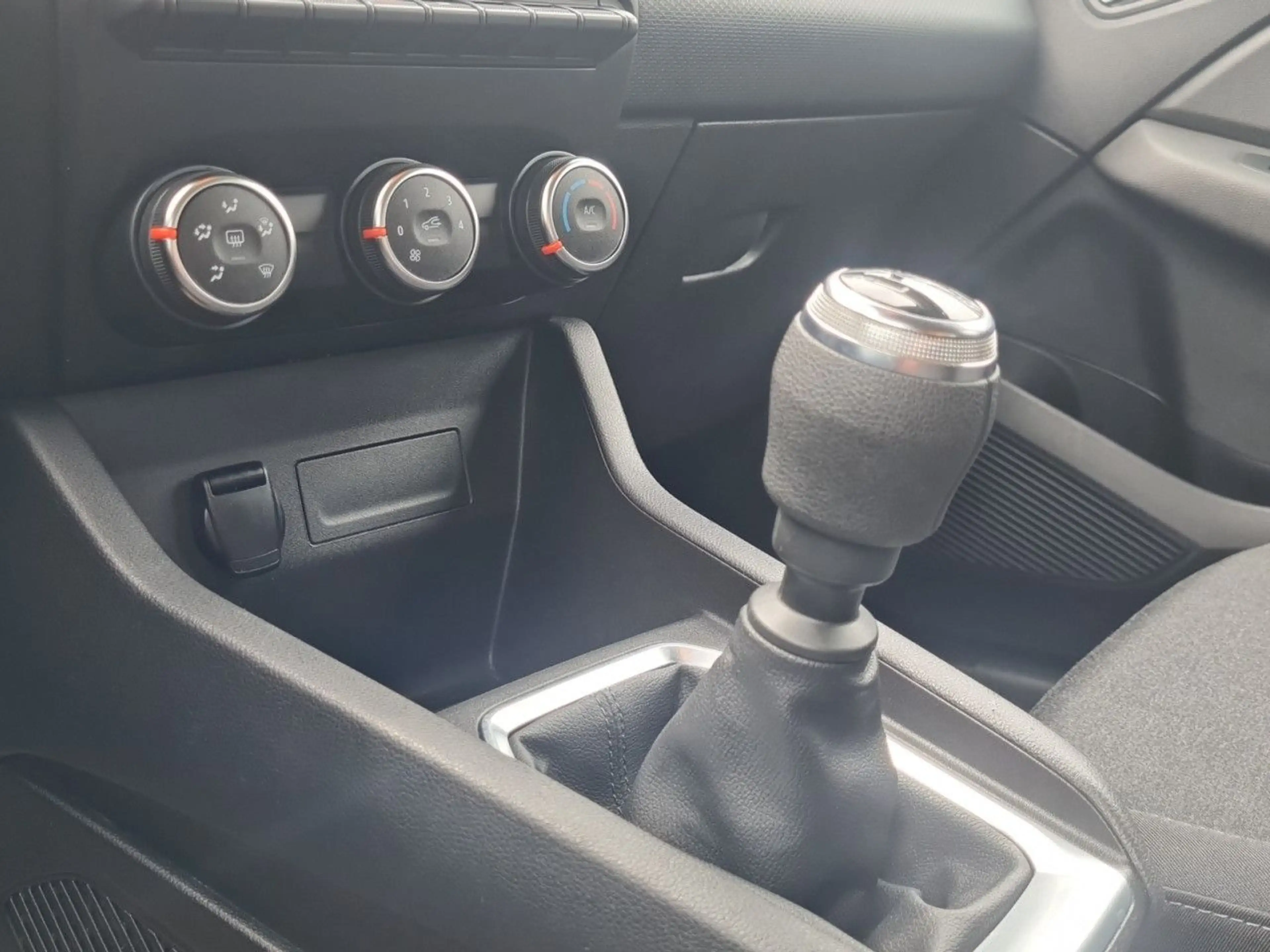 Renault Clio V 1.0 TCe 90 Zen LED Klima el. Fenster — photo 15