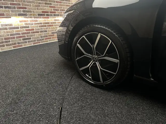 Volkswagen Golf view 8