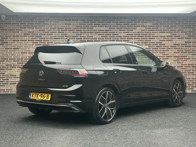Volkswagen Golf view 2