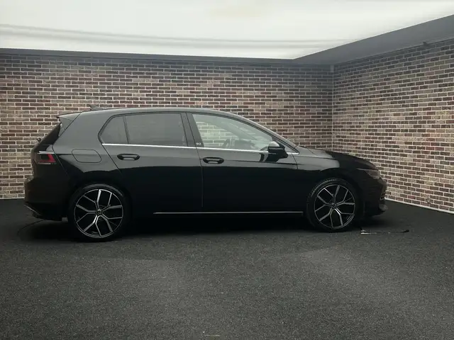 Volkswagen Golf view 4