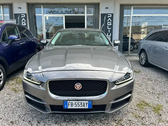 Jaguar XE XE 2.0d Portfolio 180cv auto