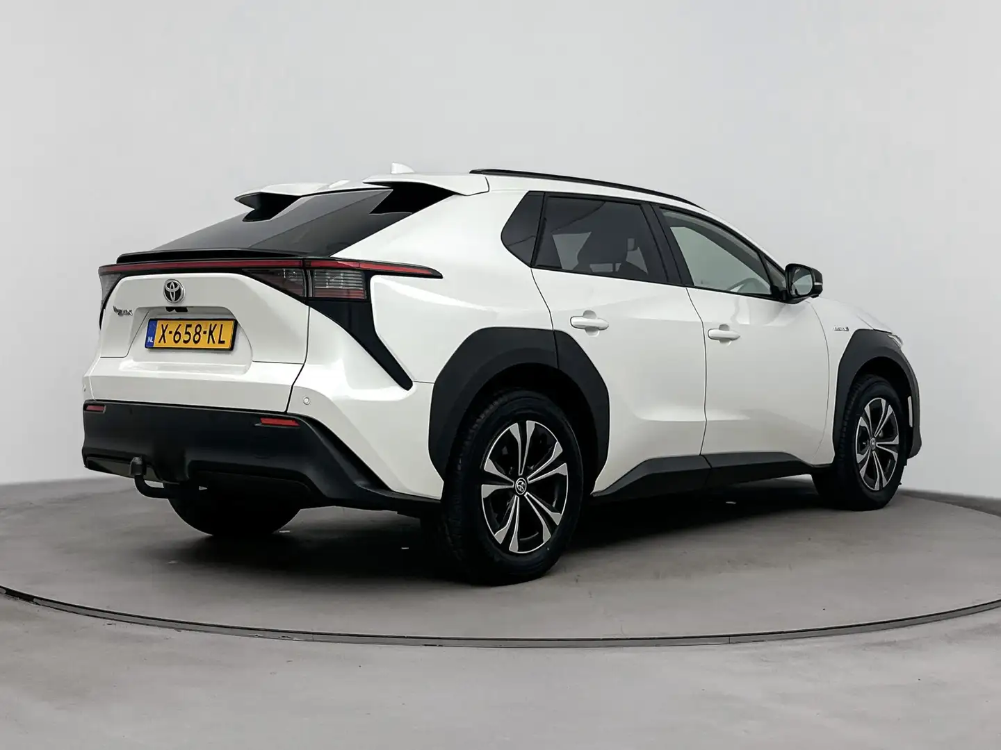 Toyota bZ4X Dynamic 71 kWh | NL-Auto | Trekhaak | Apple Carpla Wit - 2