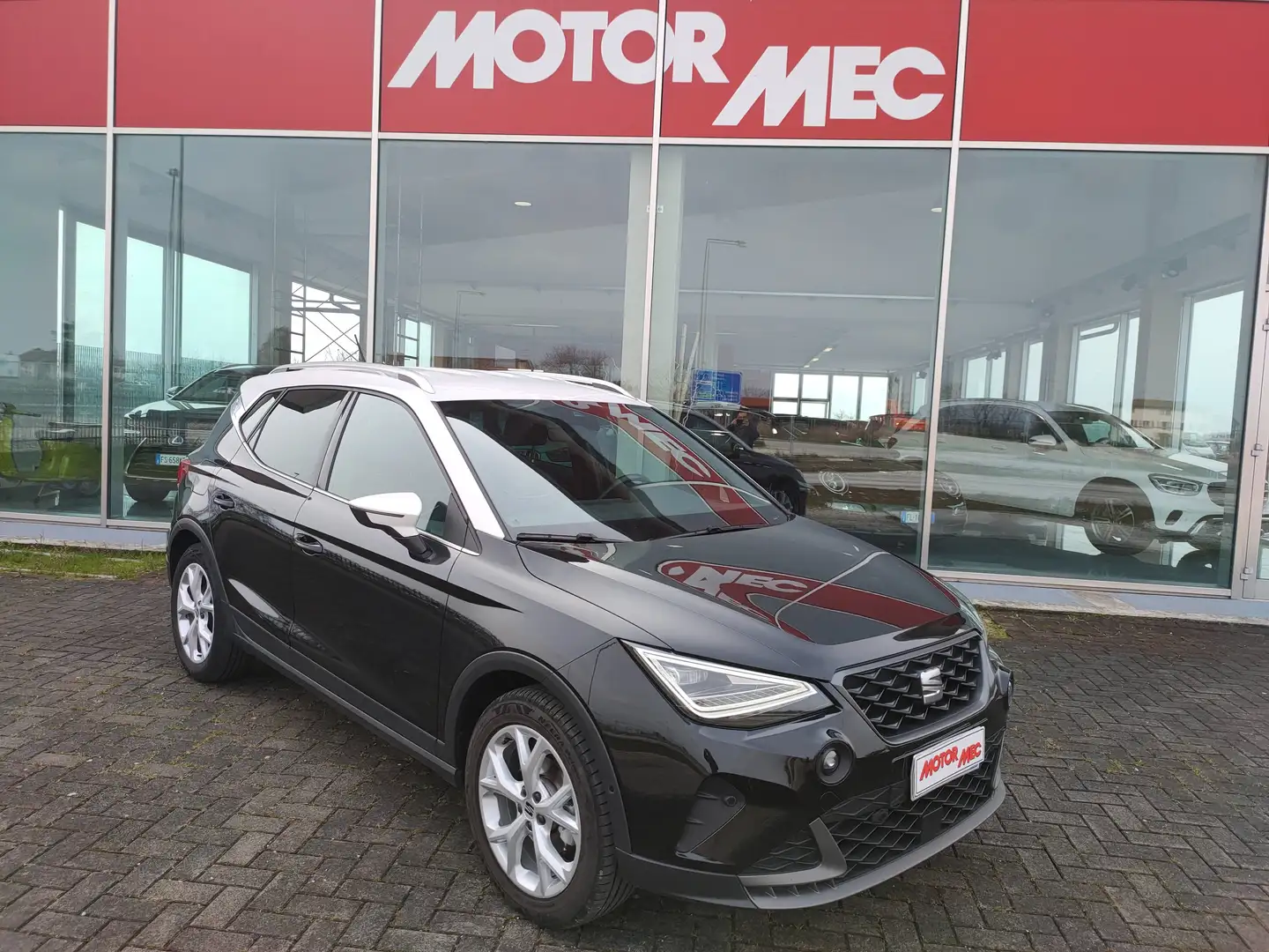 SEAT Arona Arona 1.0 tgi FR 90cv Navi-Telecamera-Fari Led Nero - 1
