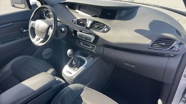 Renault Scenic view 10