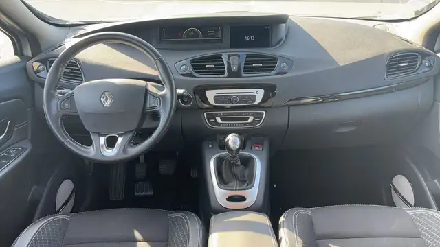 Renault Scenic view 11