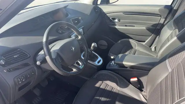 Renault Scenic view 8