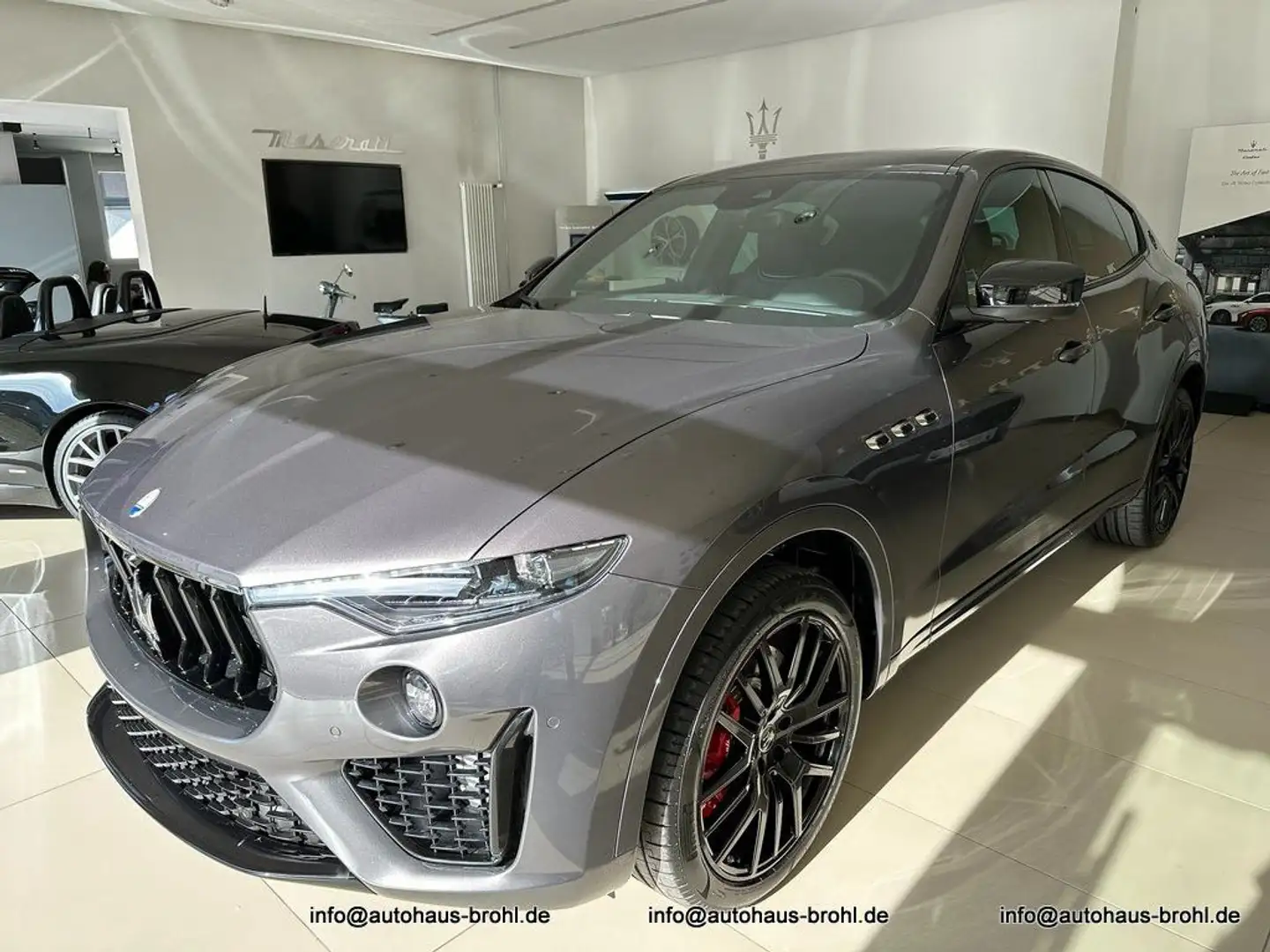 Maserati Levante 3.0 V6 430HP Modena ULTIMA Auto 4WD Gris - 2