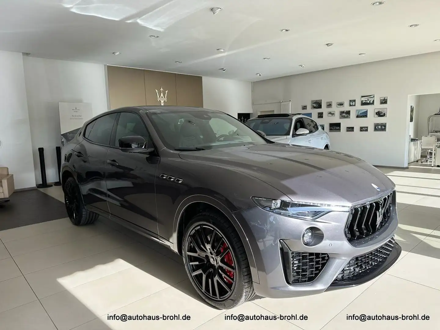 Maserati Levante 3.0 V6 430HP Modena ULTIMA Auto 4WD Gris - 1