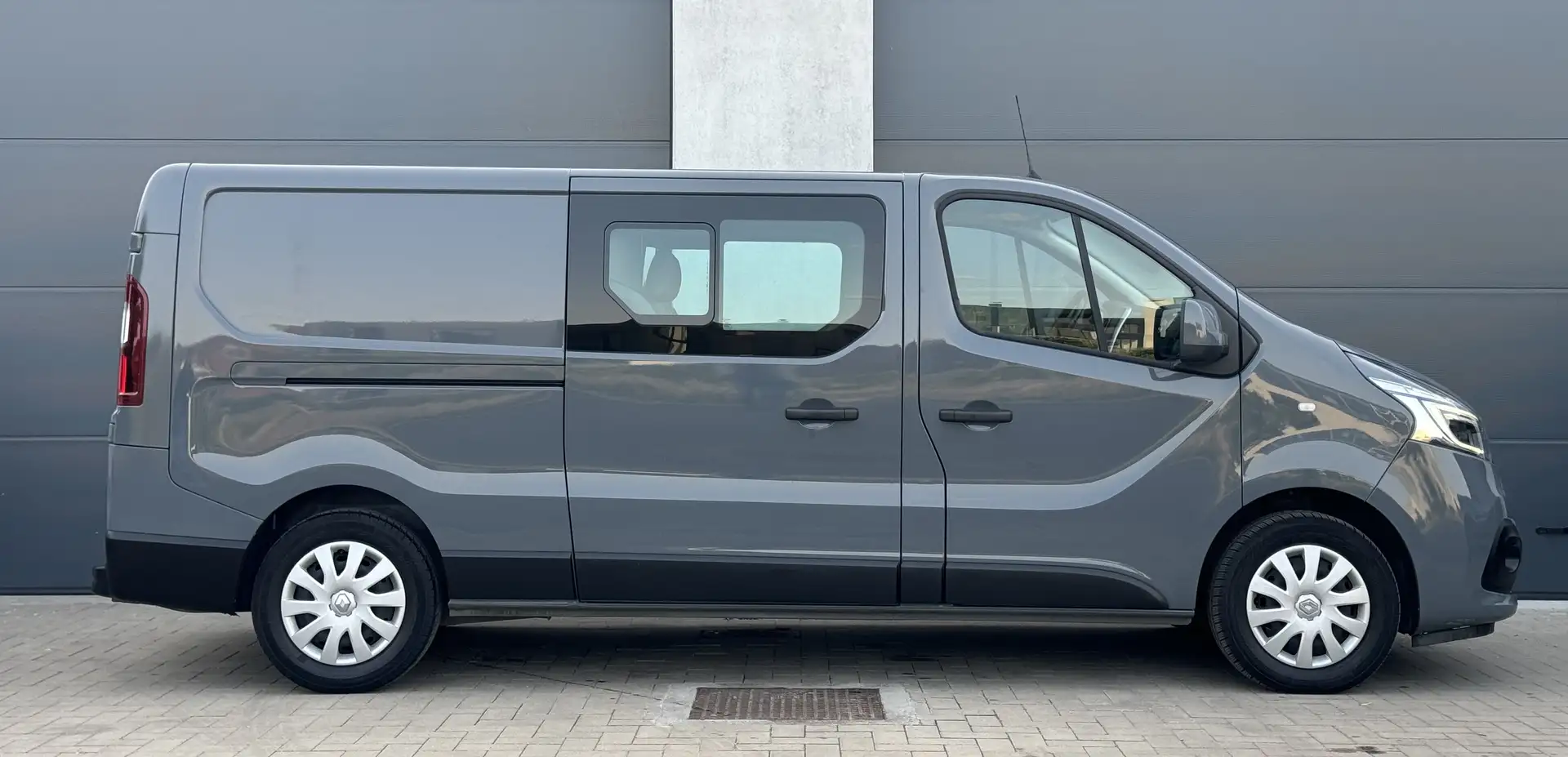 Renault Trafic 2.0 dCi L2H1 Dubbele Cabine / 170 Pk / BTW / Grau - 2