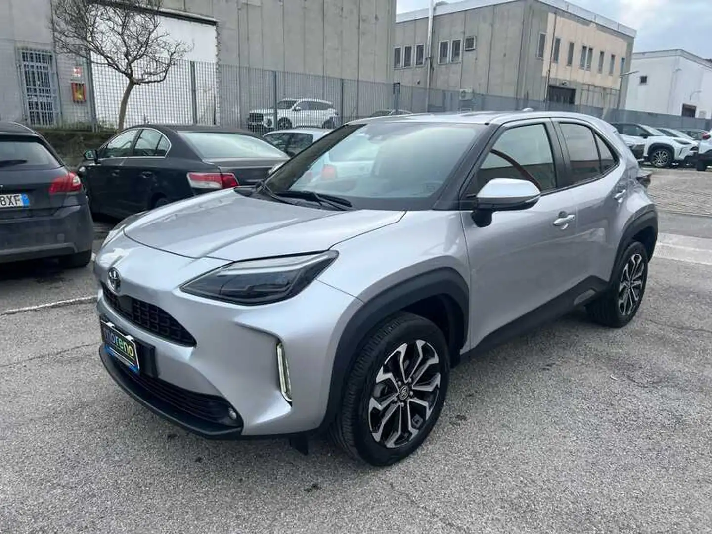 Toyota Yaris Cross Cross 1.5h Trend fwd-i 116 CV e-cvt Argento - 1