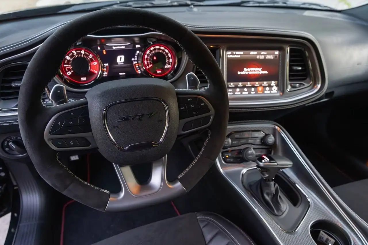 Dodge Challenger 2023 — фото 19