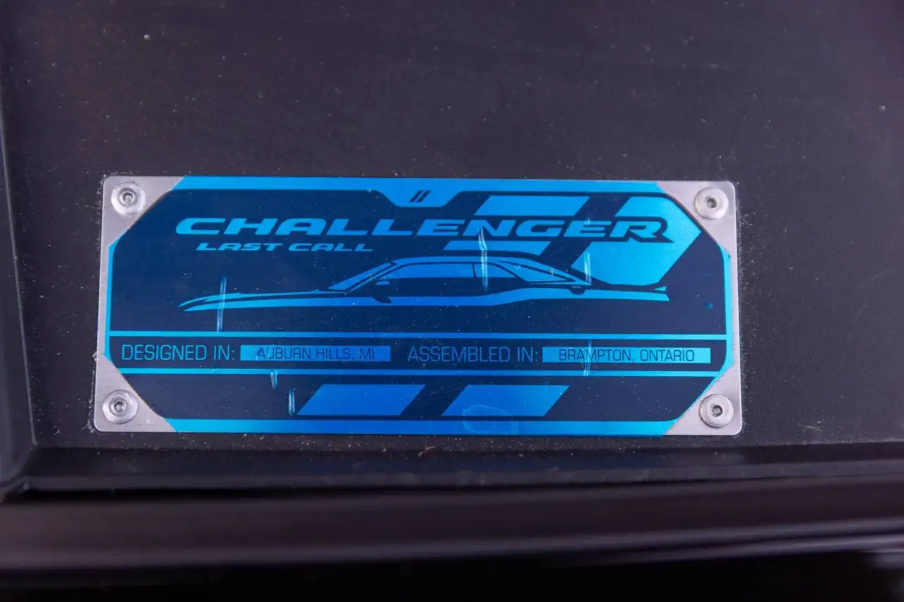 Dodge Challenger 2023 — фото 10