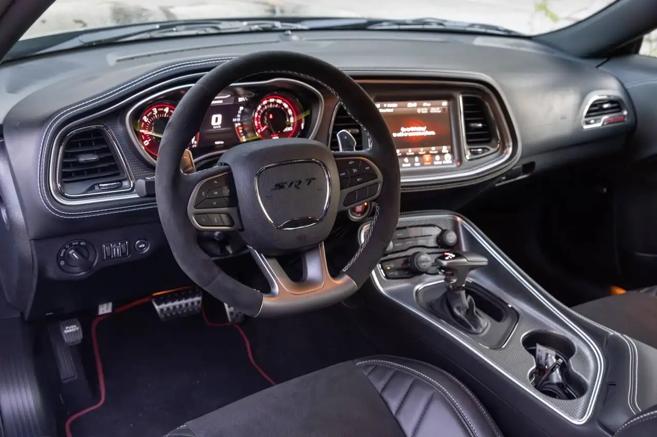 Dodge Challenger 2023 — фото 18