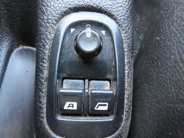 Peugeot 206 view 13
