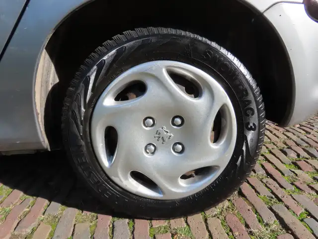 Peugeot 206 view 14