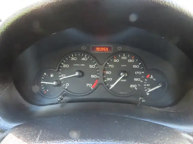 Peugeot 206 view 9
