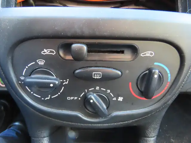 Peugeot 206 view 11