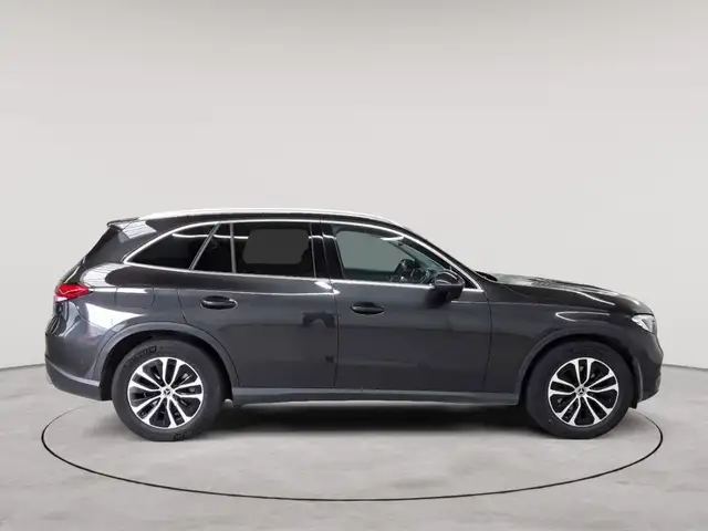 Mercedes-Benz GLC view 3