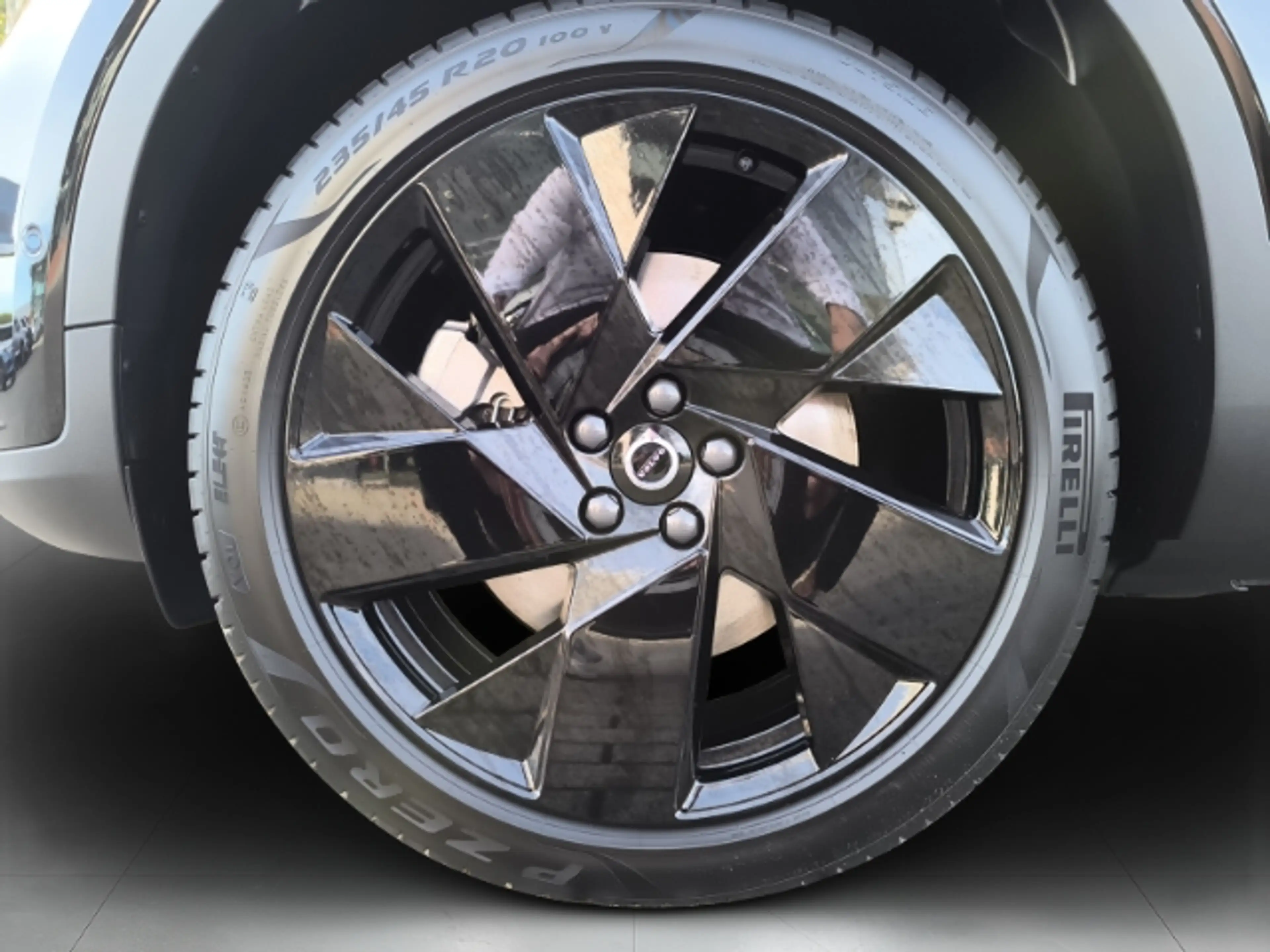 Volvo EX40 Plus Black Edition Single Motor RWD StandHZG El. P — photo 9