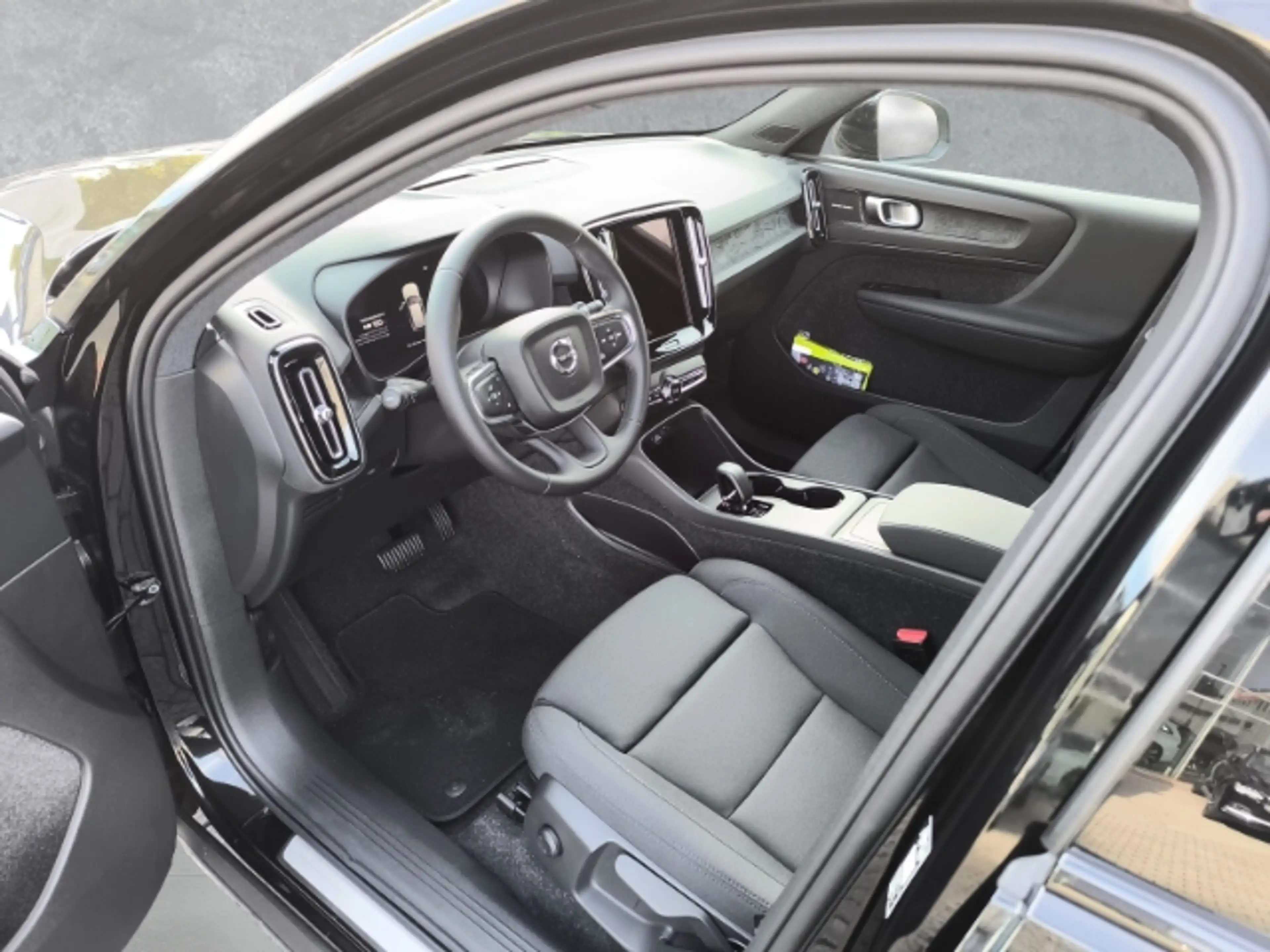 Volvo EX40 Plus Black Edition Single Motor RWD StandHZG El. P — photo 11