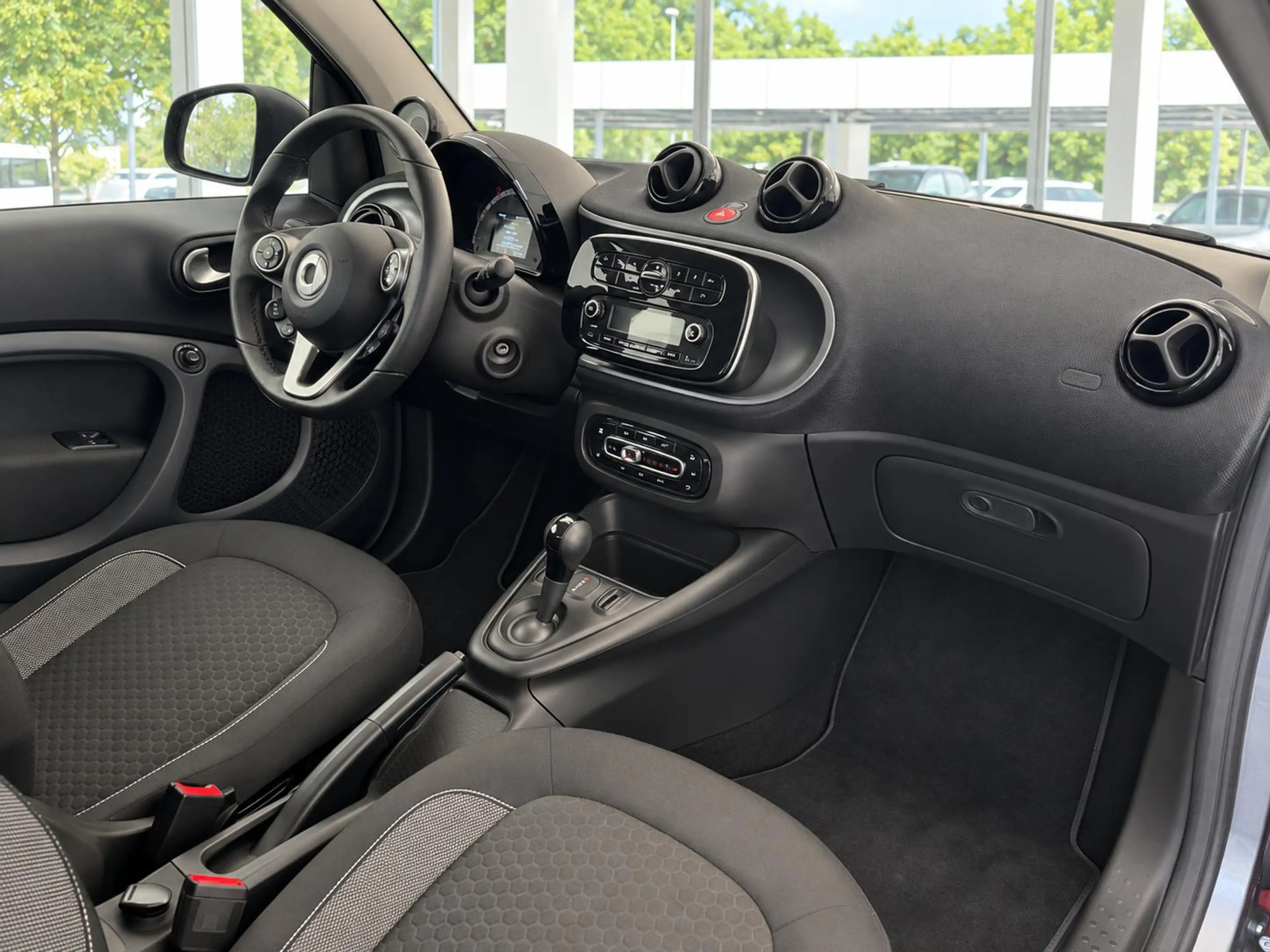 smart forTwo EQ PASSION*MATTLACK*SITZHEIZ+LENK*WINTER* — photo 6