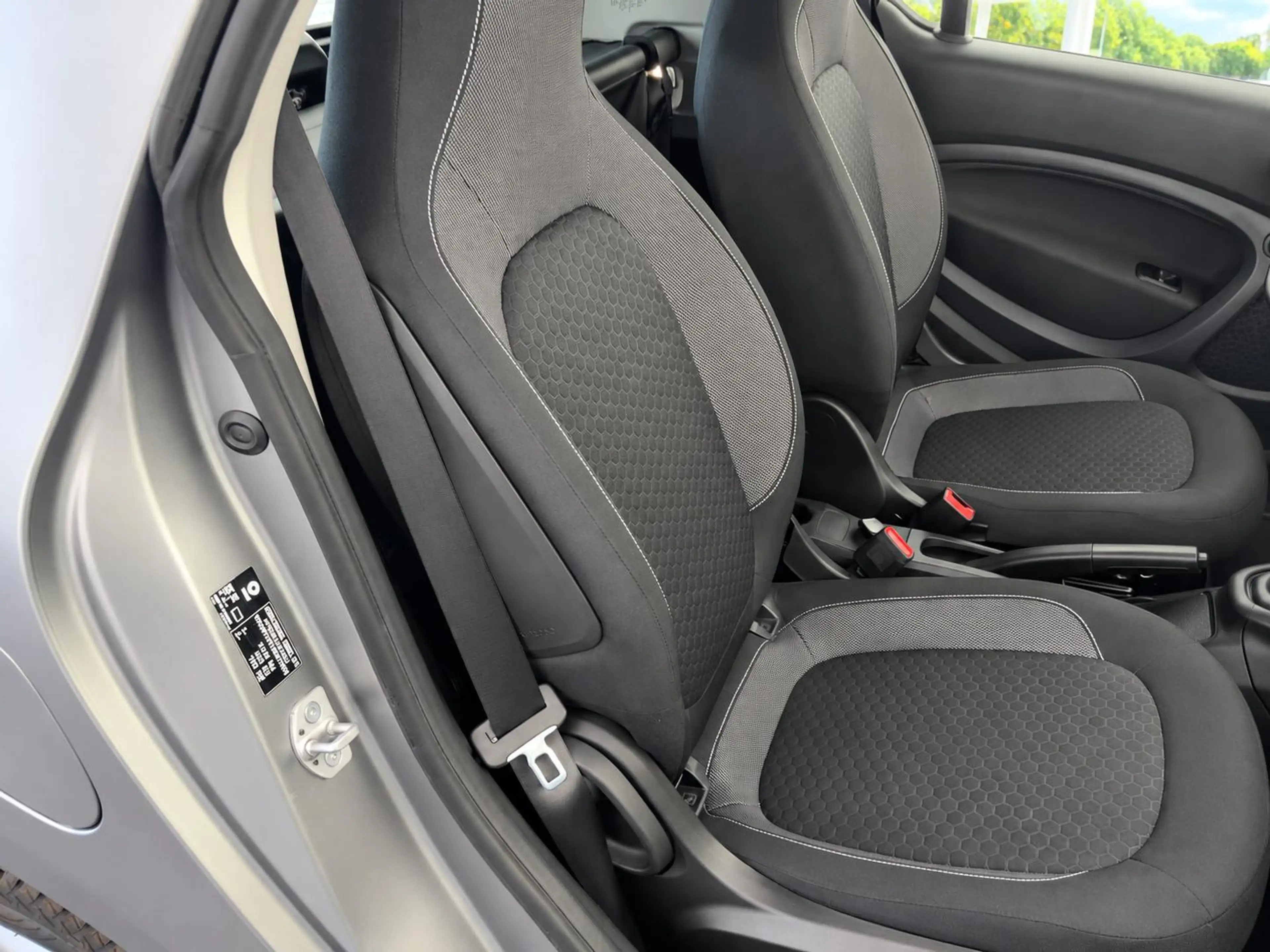smart forTwo EQ PASSION*MATTLACK*SITZHEIZ+LENK*WINTER* — photo 7