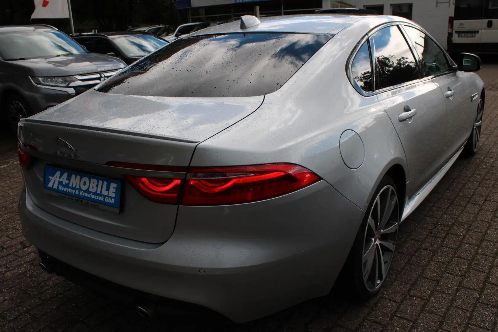 Jaguar XF R Sport Lim. Leder Navi Keyless Kamera Silber - 2