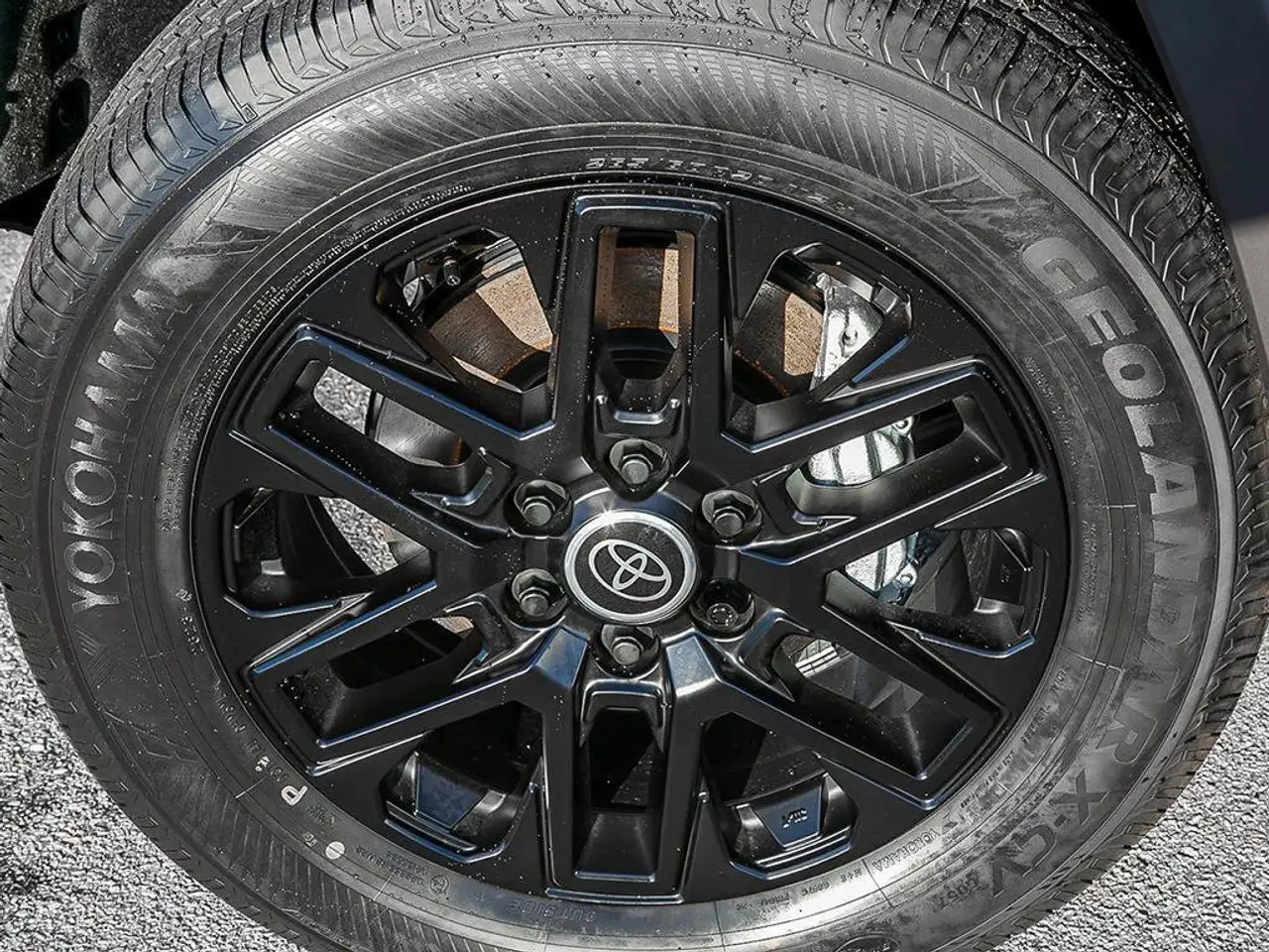 Toyota Tundra снимка Toyota Tundra