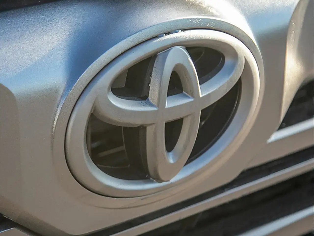 Toyota Tundra снимка Toyota Tundra