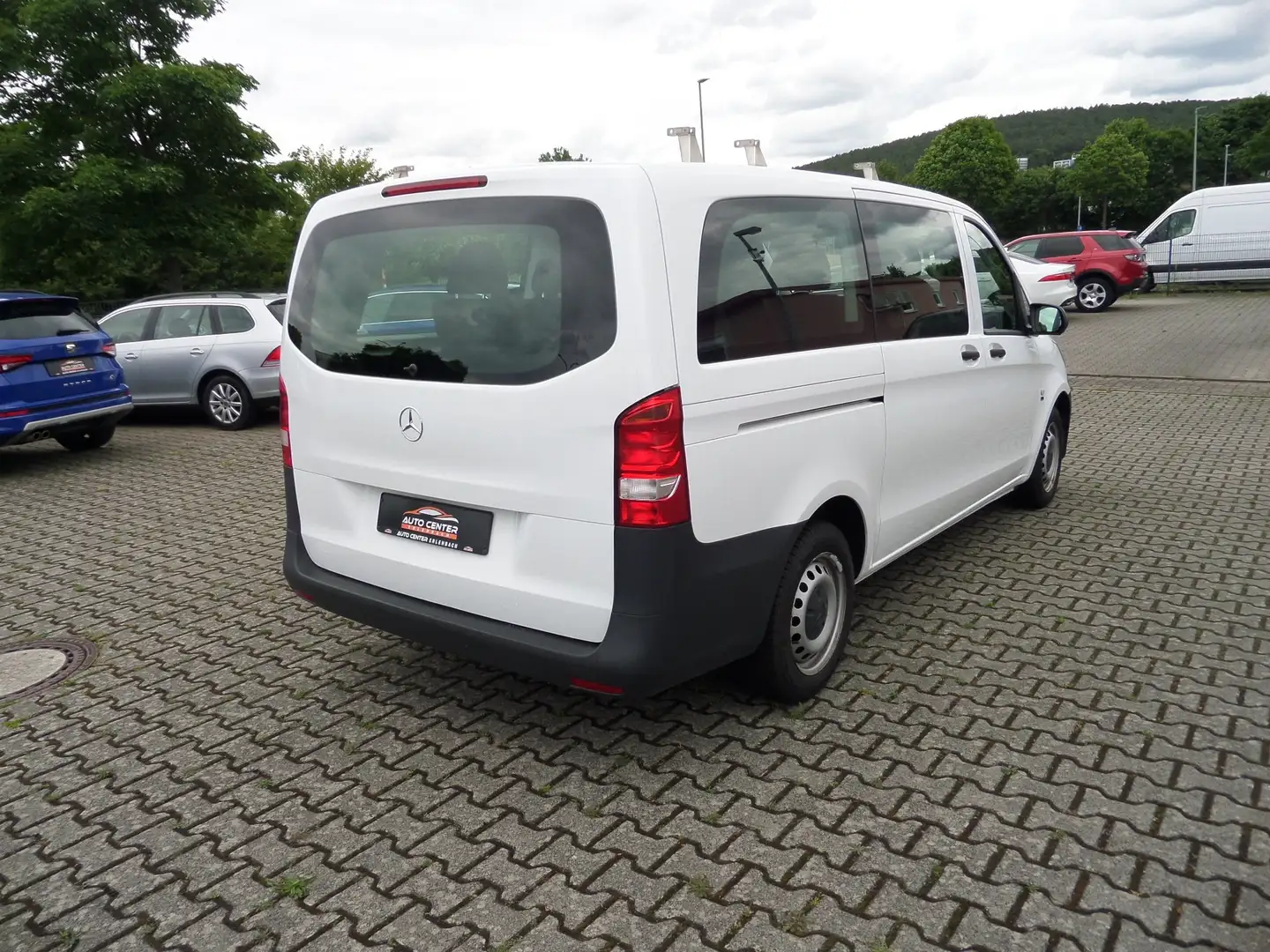 Mercedes-Benz Vito 111 CDI Tourer Pro Lang+8-Sitz+Standhzg+Klima+1.HD Weiß - 2