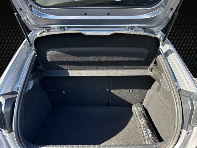 Peugeot 208 view 10