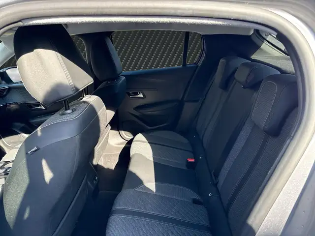 Peugeot 208 view 12