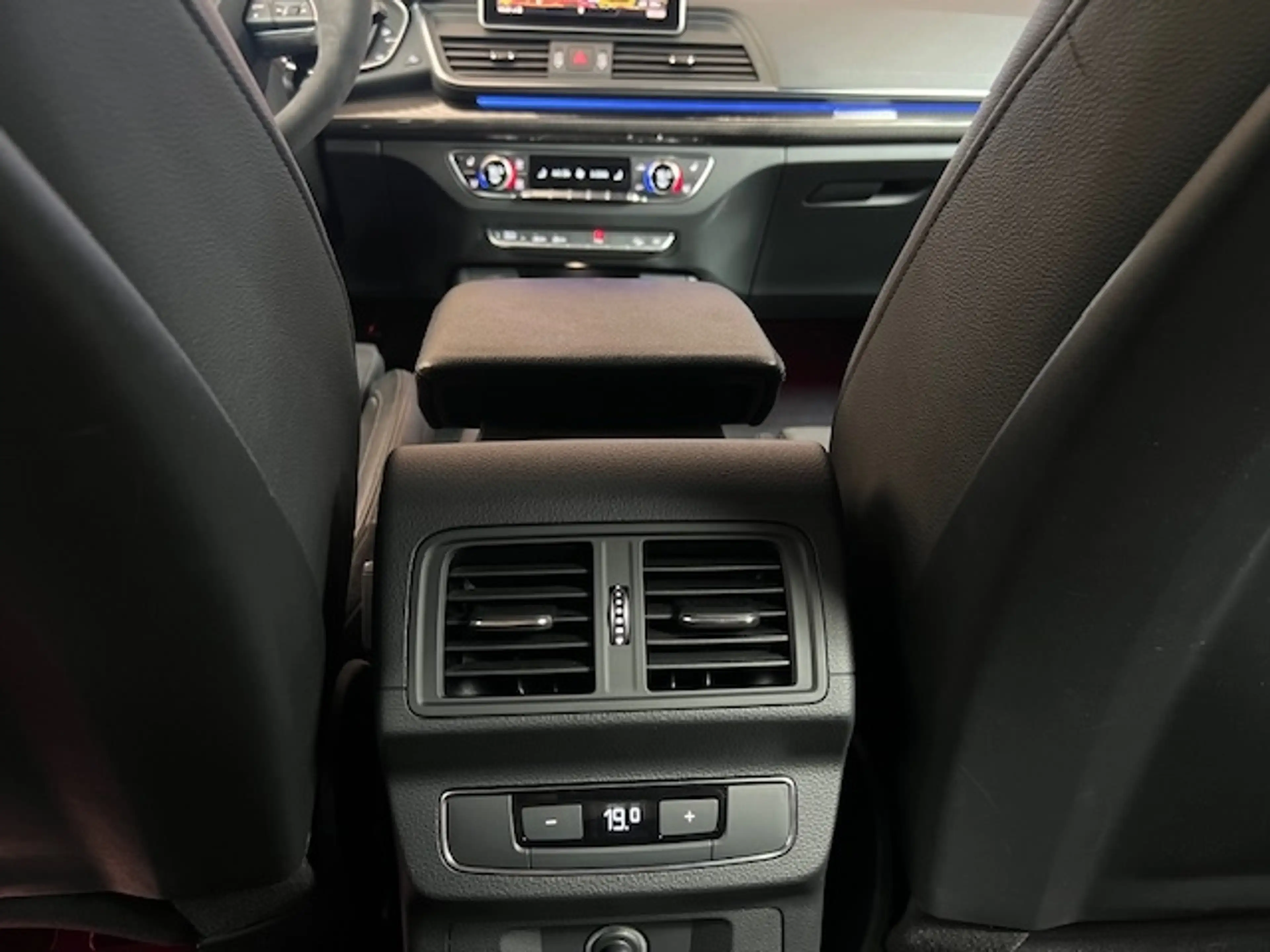 Audi SQ5 3.0 TDI quattro StandHZG AHK Carbon Kamera Luft AD — photo 13